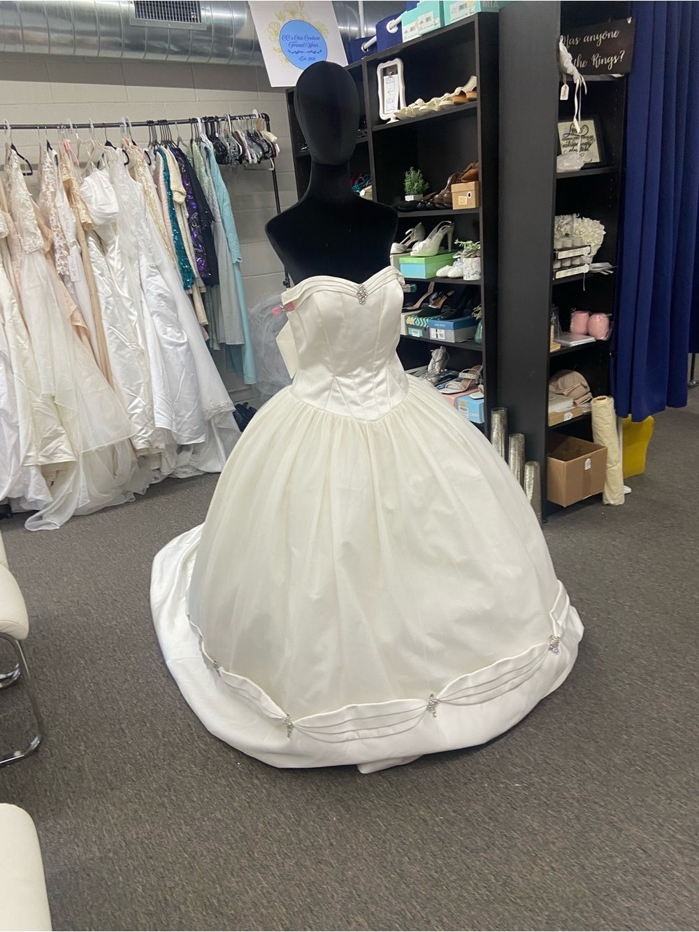 NWT Mon Cheri Ball Gown Wedding Dress in White